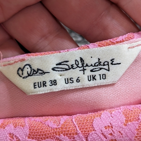 ✨3/$15 Miss Selfridge pink floral lace v neck crop top 6 - Picture 7 of 7